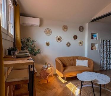 Villefranche-sur-Mer Apartment | Charmant 2 pièces rénové avec vue mer