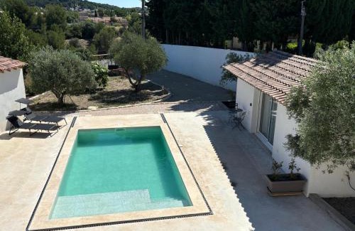 Marignane House | Charmant appartement indépendant avec Piscine