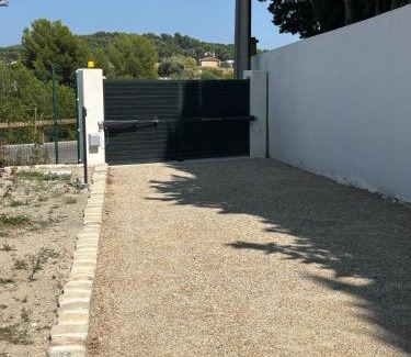 Marignane House | Charmant appartement indépendant avec Piscine