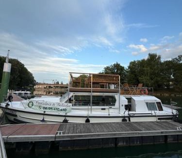La Ferte-sous-Jouarre Boat Rental | Charmant bateau sur la Marne le VIKING