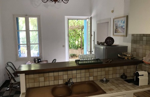 Rodes Cottage | Charmant Cottage Avec Terrasse Ombragée