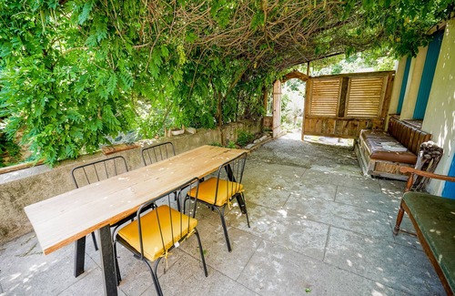 Rodes Cottage | Charmant Cottage Avec Terrasse Ombragée