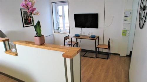 Gannat Apartment | CHARMANT F1 bis atypique