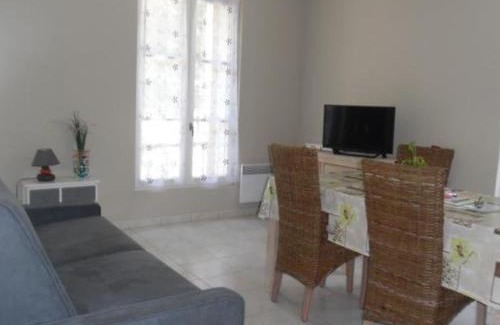Amelie-les-Bains-Palalda Apartment | Charmant F2 avec balcon et parking, proche cure et centre-ville – Amélie-les-Bains - FR-1-703-84