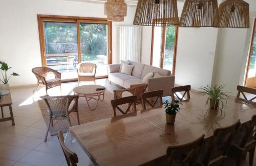 Saint-Benoit-de-Carmaux House | Charmant gîte de Lacrouzette avec piscine