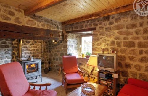 Burdignes House | Charmant Gîte 16e Siècle avec Cheminée, Terrasse et Jardin, Proche Ski et VTT, Wifi Inclus - FR-1-496-101