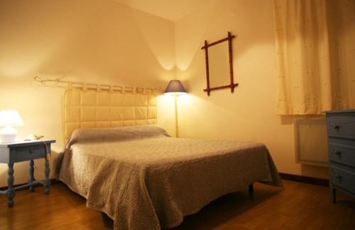Le Veurdre House | Charmant gîte au château rénové, parc privé, 2 chambres, proche Nevers et circuit Magny Court - FR-1-489-163