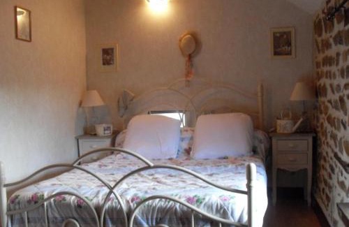 La Petite-Marche House | Charmant gîte avec jardin clôturé, cheminée et nombreux équipements près des stations thermales - FR-1-489-159