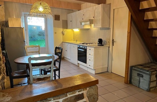 Plougasnou House | Charmant Gîte Dans Petit Manoir du XVI ème au Calme à 5 Minutes des Plages