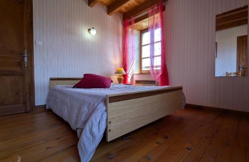 Pinols House | Charmant Gîte en Pierre avec 3 Chambres, Cour et Proximité Activités, Pinols - FR-1-582-252