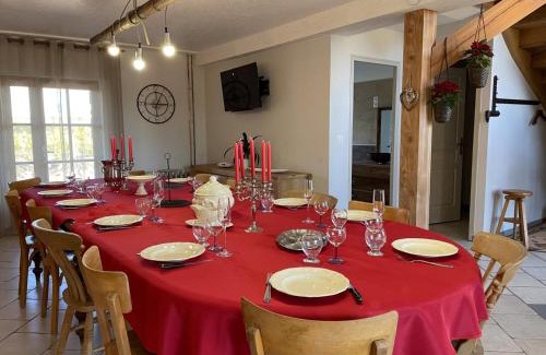 Blomard House | Charmant Gîte Familial avec Piscine, Jardin et Aire de Jeux - Capacité 15 Pers, Blomard - FR-1-489-353