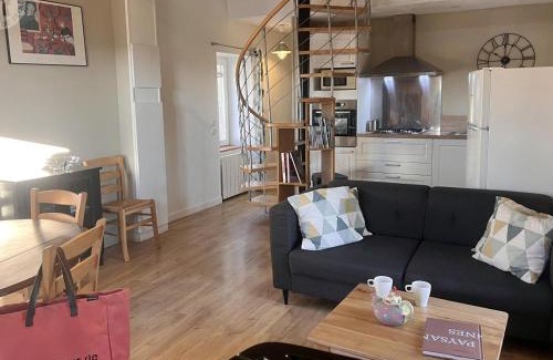 Saint-Andre-dʼApchon House | Charmant gîte avec terrasse et piscine, ferme familiale, produits locaux, animaux acceptés - FR-1-496-143