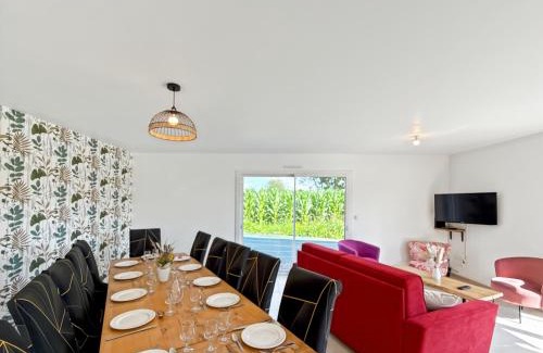Parigny House | Charmant Gîte - Jardin, Billard & Pétanque