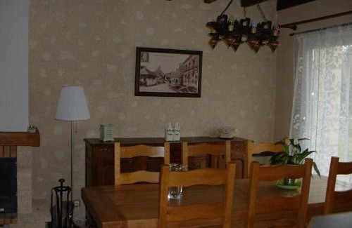 Houssay House | Charmant gîte restauré, idéal famille, entre Vendôme et Lavardin, avec cheminée, jardin, et jeux enfants - FR-1-491-374
