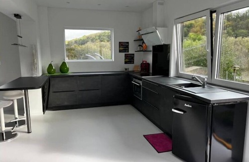 Villers-le-Bouillet Apartment | Charmant Logement Contemporain Très Lumineux