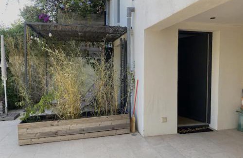 Bompard House | Charmant Studio avec terrasse, proche plage et ville