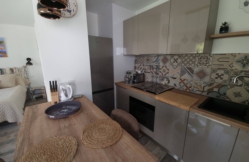 Aubignan Apartment | Charmant Studio de 22 m² Avec Terrasse de 13 m² et spa Spacieux Sous Pergola