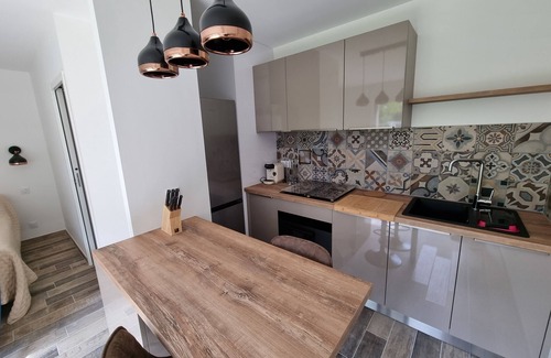 Aubignan Apartment | Charmant Studio de 22 m² Avec Terrasse de 13 m² et spa Spacieux Sous Pergola