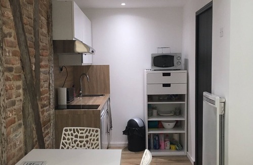 Saint - Michel Apartment | Charmant Studio Refait à Neuf, au Pied du Métro et du Tramway