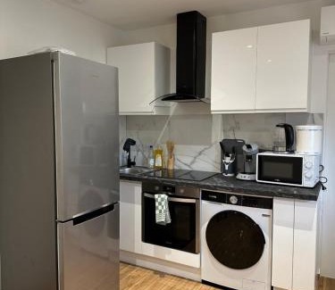 Serezin-du-Rhone Apartment | Charmant T2 proche gare SNCF à 15 min de Lyon