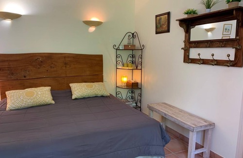 Venasque Bed & Breakfast | Charmante Chambre D'hôte au Coeur de la Provence à Venasque