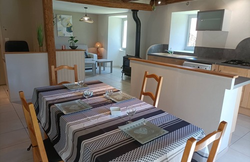 Fontanes House | Charmante Ferme de Village Restaurée Proche du lac de Naussac et de L'allier