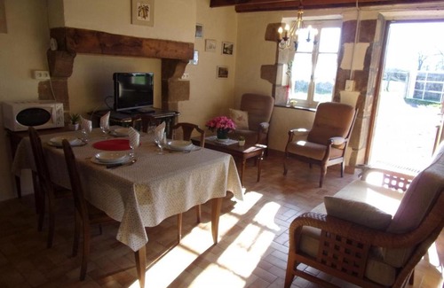 Vieure House | Charmante fermette au vert près de la forêt de Tronçais, 2 chambres, animaux acceptés, linge inclus - FR-1-489-311