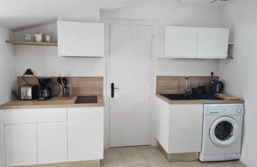 Saint-Vincent-sur-Jard House | Charmante maison rénovée avec jardin commun, proche plage et commerces, idéale pour 2 personnes - FR-1-426-509
