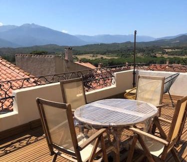 Montalba-le-Chateau House | Charmante maison de village avec toit terrasse