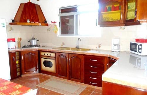 Massioux House | Charmante maison à Anse-Bertrand avec jardin privé