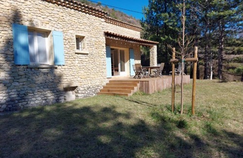 Reilhanette House | Charmante Maison Avec vue et Jardin en Pleine Nature, Proche des Commodités