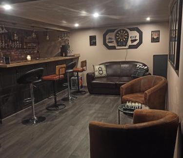 Auffargis Villa | Charmante maison avec piscine chauffée, salle de cinéma et bar