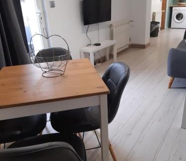 L'Isle-Jourdain Apartment | Charmante maison dans le Gers, proche lac et centre-ville