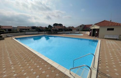 Brem Sur Mer House | Charmante Maison proche mer avec piscine collective