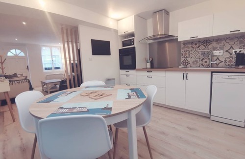 Eu House | Charmante Maison Rénovée, Belle Terrasse Proximité Plages & Proche de la mer