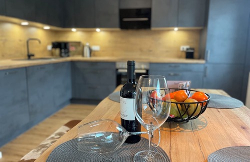 Fuessen Apartment | Charmante Neubau Ferienwohnung mit Schloß und Bergblick im Centrum von Füssen