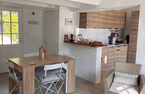 L'Epine House | Charmante Petite Maison au Calme D'une Belle Impasse à 5mn de la Plage