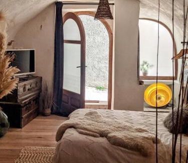 Cournonsec Bed & Breakfast | Charmante suite indépendante avec cave à vin