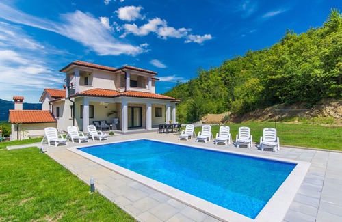 Ripenda Verbanci Villa | Charmante und Romantische Villa mit Pool