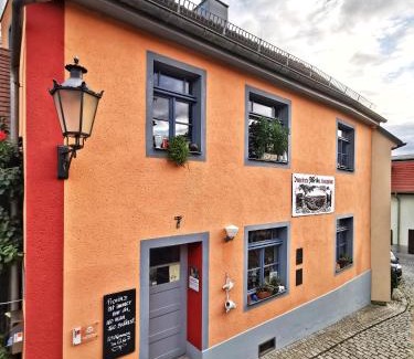 Weida Apartment | charmantes Apartment Siebenschläfer - Ferienwohnung Café 7