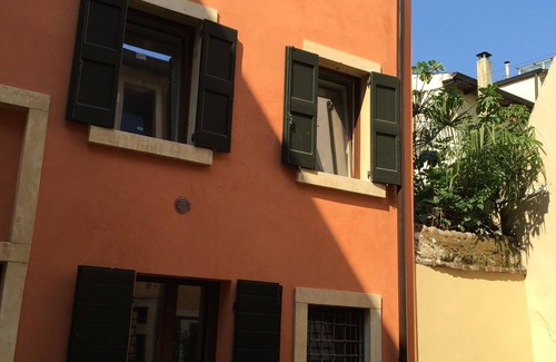 Citta Antica Apartment | Charme and elegance in Verona! Just few steps from the Historical Centre