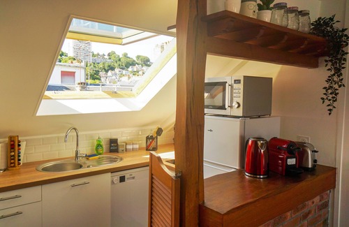 Anatole France Danton Apartment | Charme & Calme Pour ce Spacieux Studio Cocooning en Plein Centre-ville