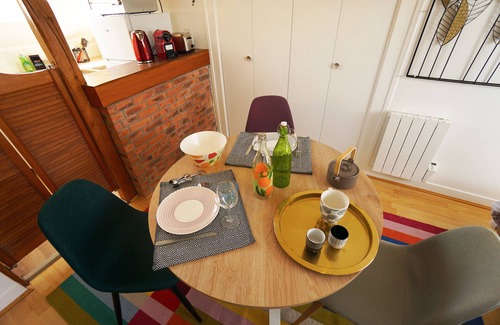 Anatole France Danton Apartment | Charme & Calme Pour ce Spacieux Studio Cocooning en Plein Centre-ville