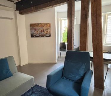 Tours City Centre Apartment | Charme & Clim Place Chateauneuf - Coeur de Tours