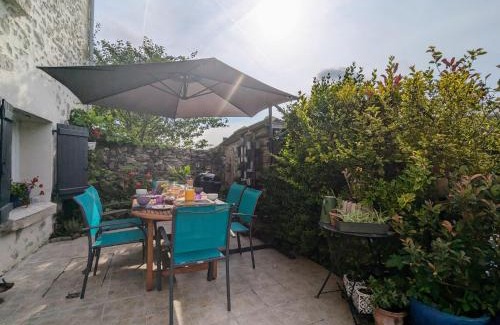 Saint-Victor-sur-Arlanc Bed & Breakfast | Charme rural rénové en pleine nature - FR-1-582-503