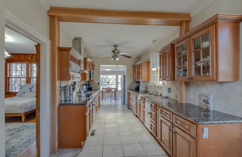 Cralgmeade Villa | Charmed Manor - 5mi to DT, Opry & Airport