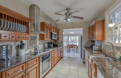 Cralgmeade Villa | Charmed Manor - 5mi to DT, Opry & Airport