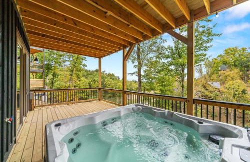 Sevierville House | Charmed Waters Cottage - Family Lake Getaway