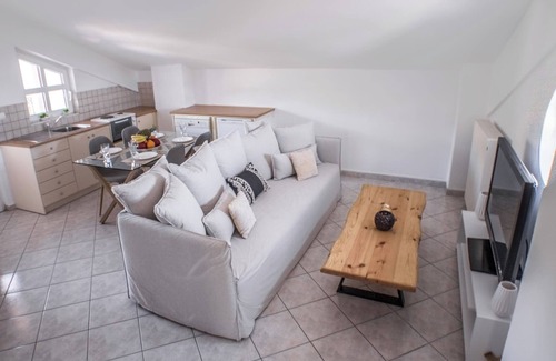 Roussospiti Villa | Charmful villa, stunning views,pool, hot tub & BBQ
