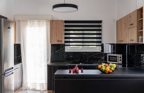 Roussospiti Villa | Charmful villa, stunning views,pool, hot tub & BBQ